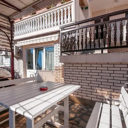 Πανσιόν Cozy Alexandra For Relaxed Vacation