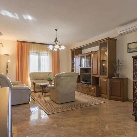 Πανσιόν Cozy Alexandra For Relaxed Vacation