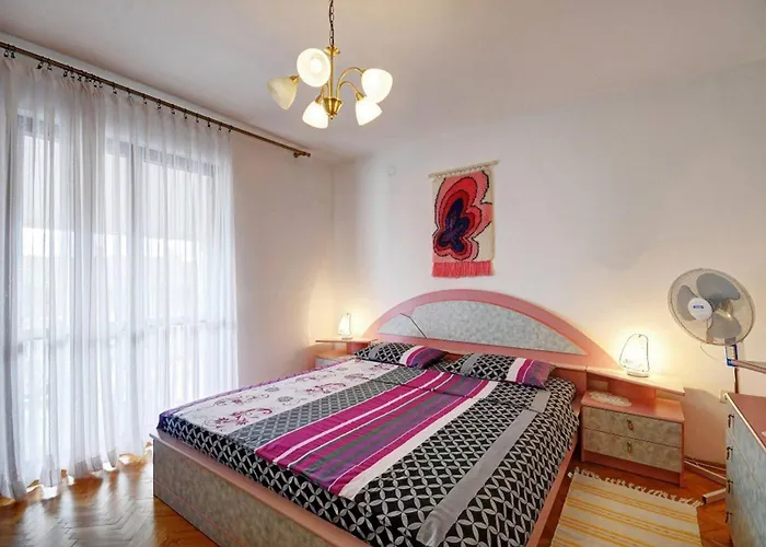 Cozy Alexandra For Relaxed Vacation بولا